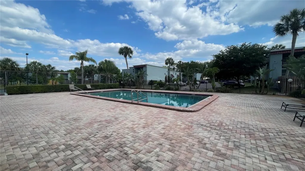 2856 Somerset Park Drive Tampa FL 33613