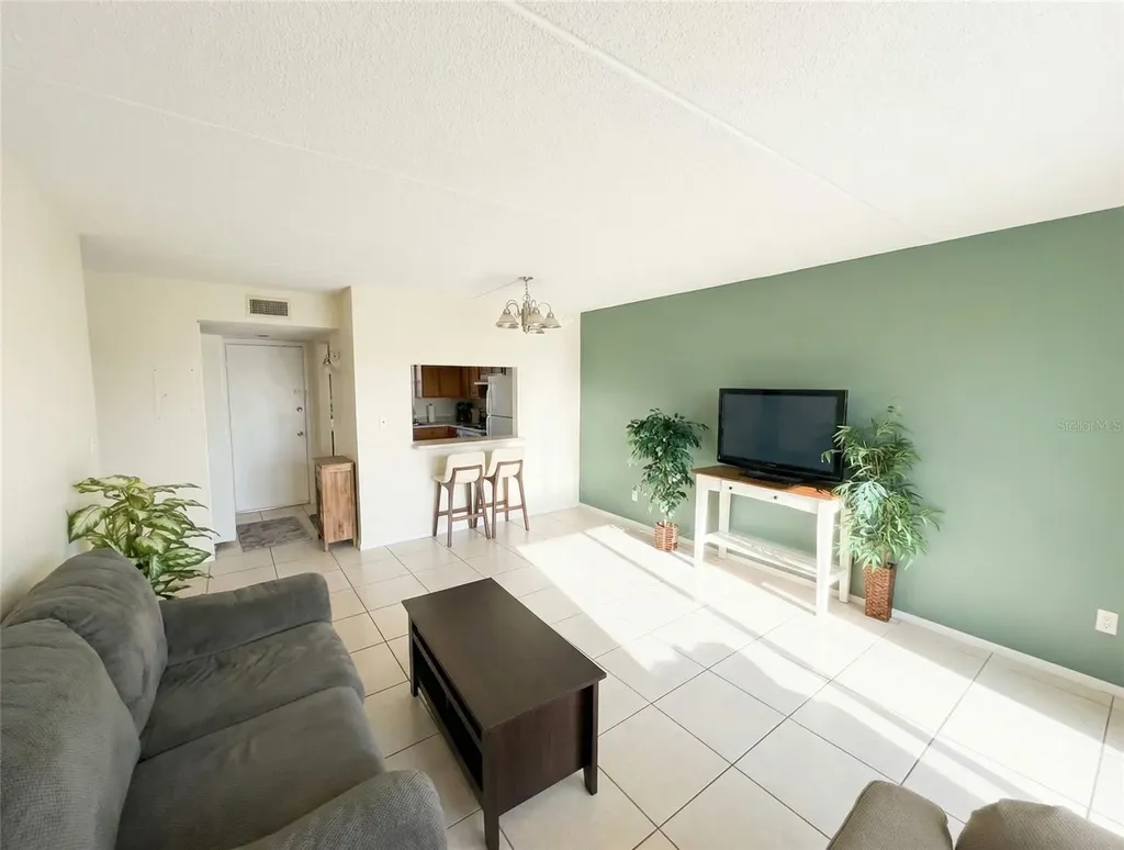 2856 Somerset Park Drive Tampa FL 33613