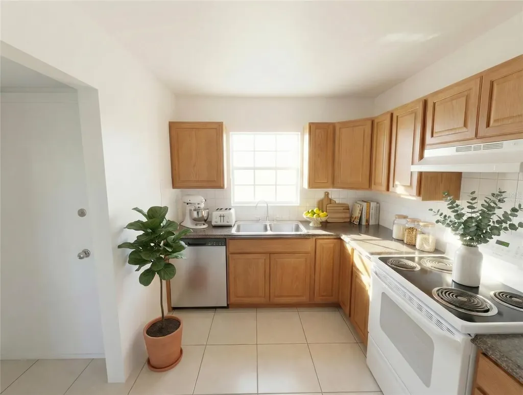 2856 Somerset Park Drive Tampa FL 33613