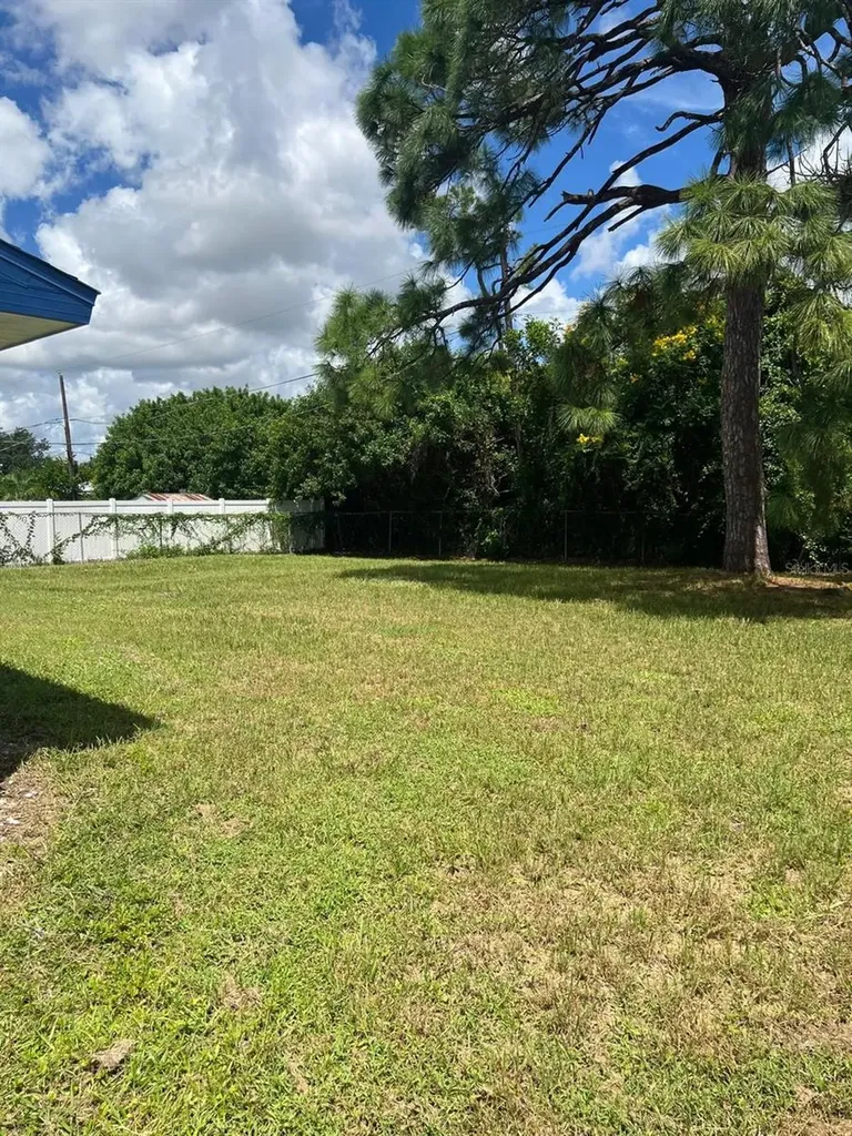524 Lakehurst Avenue NW Port Charlotte FL 33952