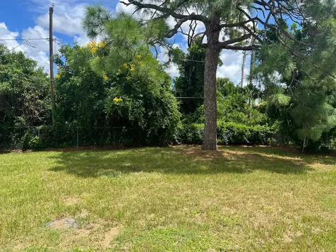 524 Lakehurst Avenue NW Port Charlotte FL 33952