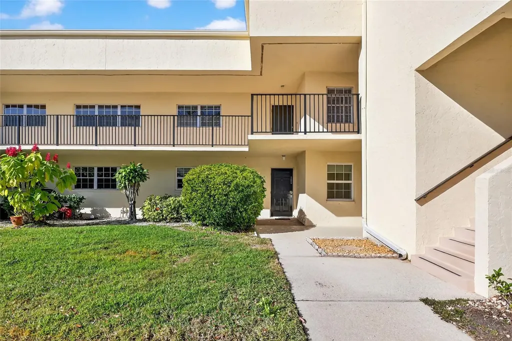 7880 Palm Aire Lane Sarasota FL 34243