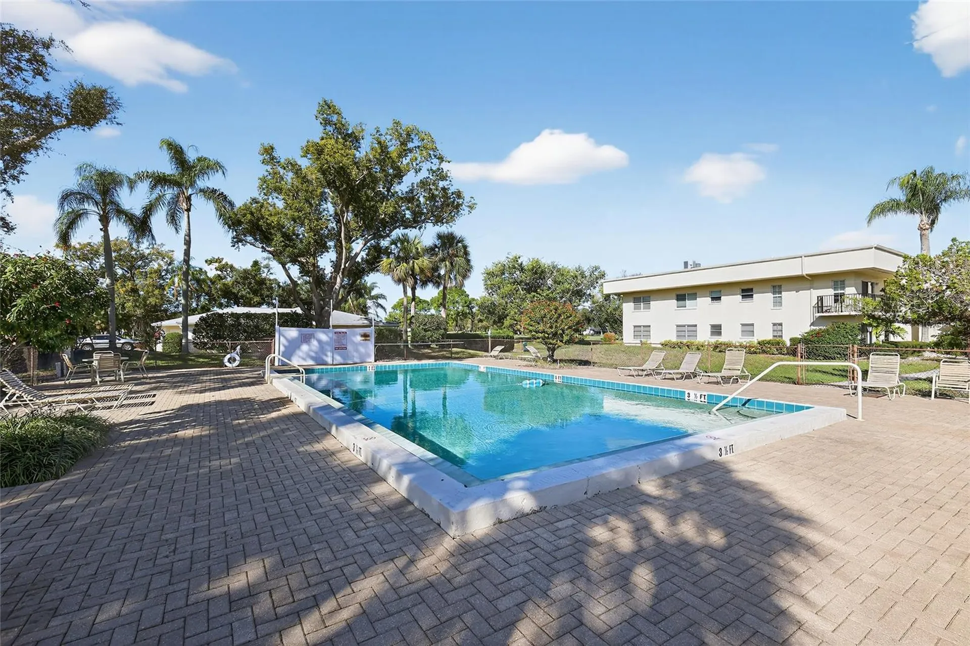 7880 Palm Aire Lane Sarasota FL 34243
