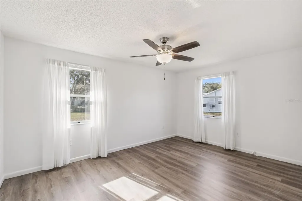 1409 New Abbey Avenue Leesburg FL 34788