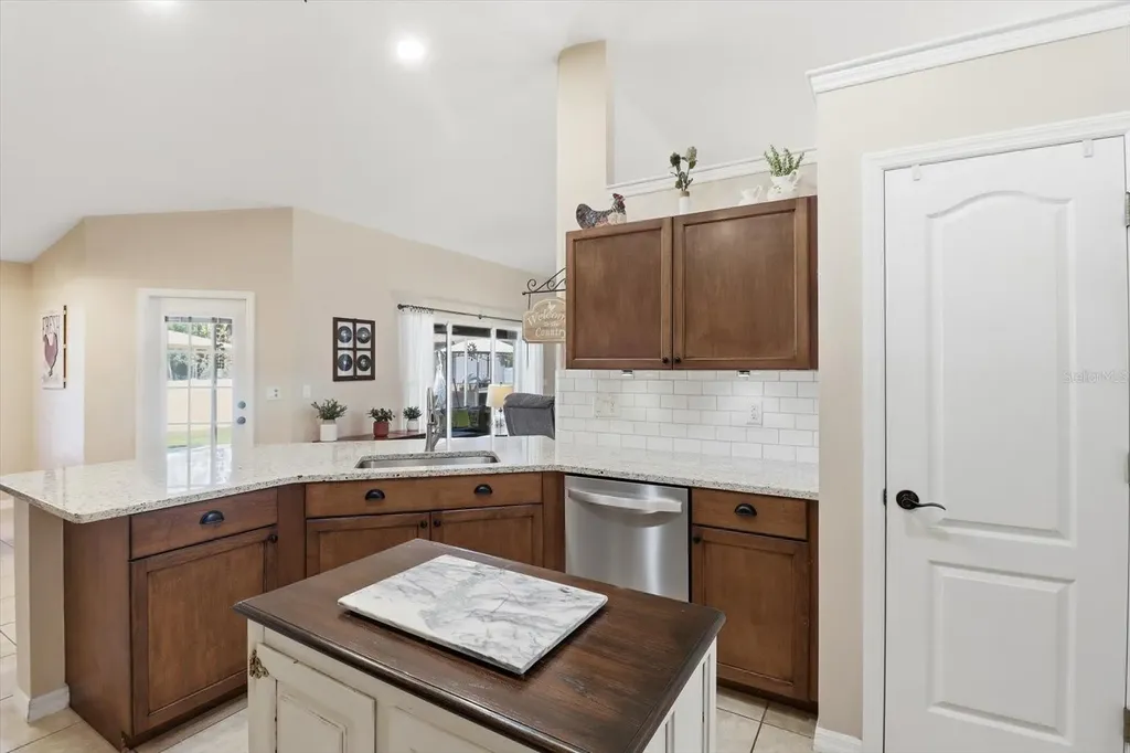 1021 W Champlain Lane Citrus Springs FL 34434