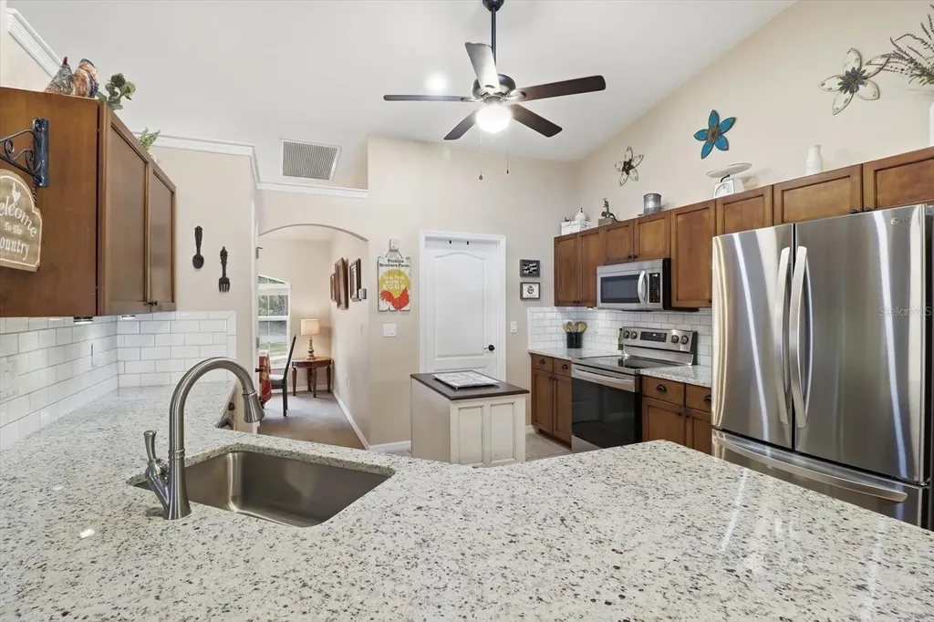 1021 W Champlain Lane Citrus Springs FL 34434