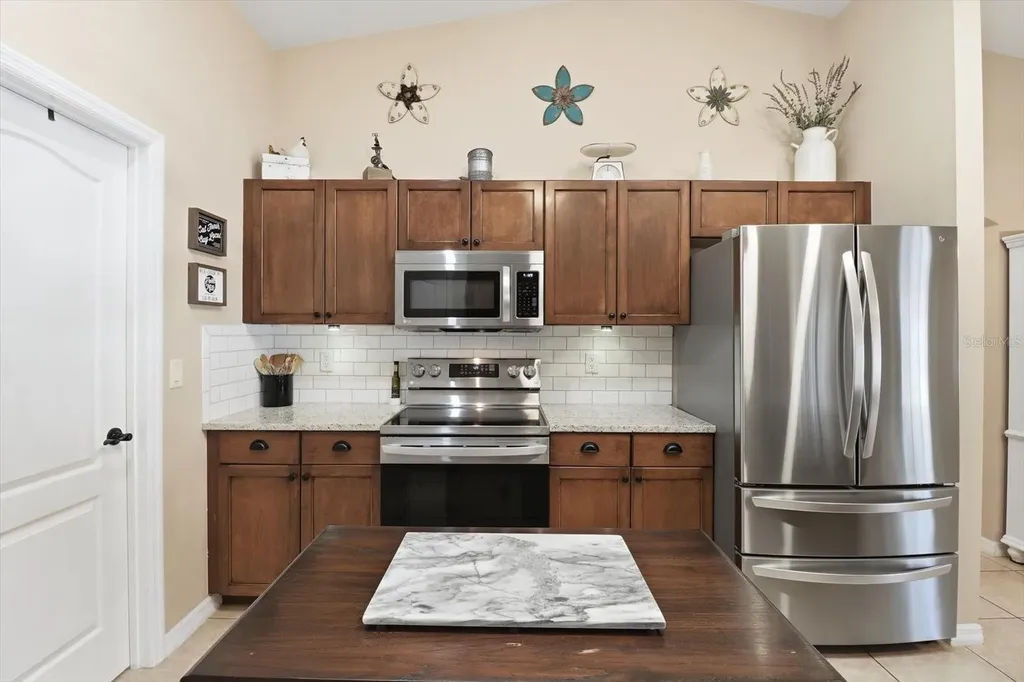 1021 W Champlain Lane Citrus Springs FL 34434