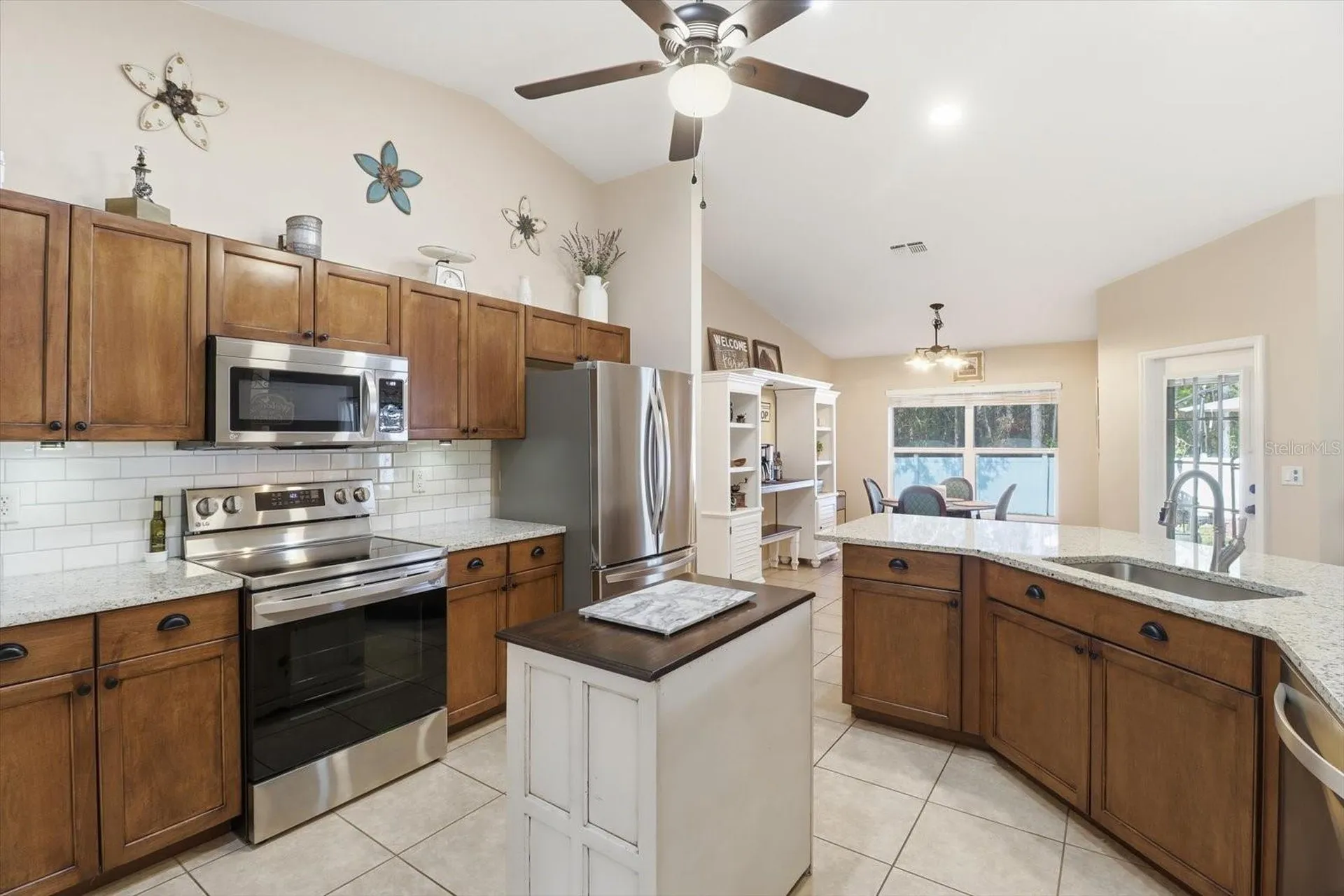 1021 W Champlain Lane Citrus Springs FL 34434