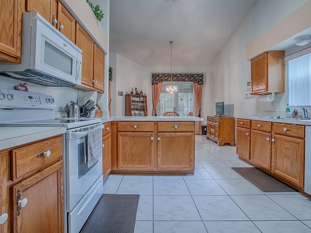 4552 Peach Tree Street Leesburg FL 34748