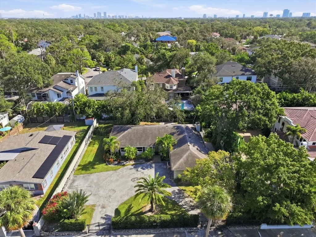 810 S West Shore Boulevard Tampa FL 33609
