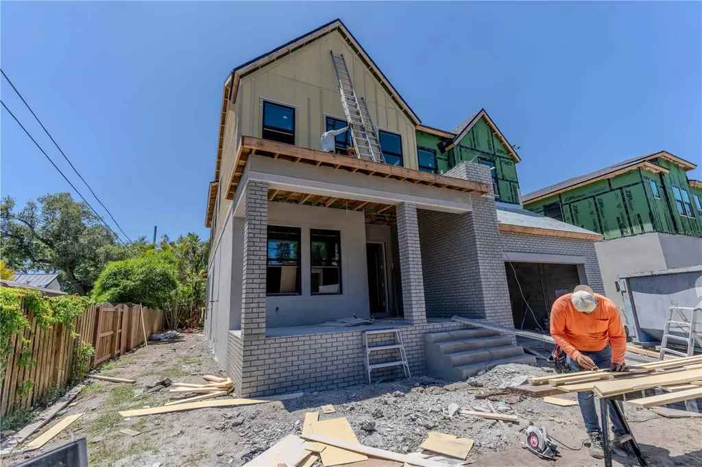 4020 W Cleveland Tampa FL 33611