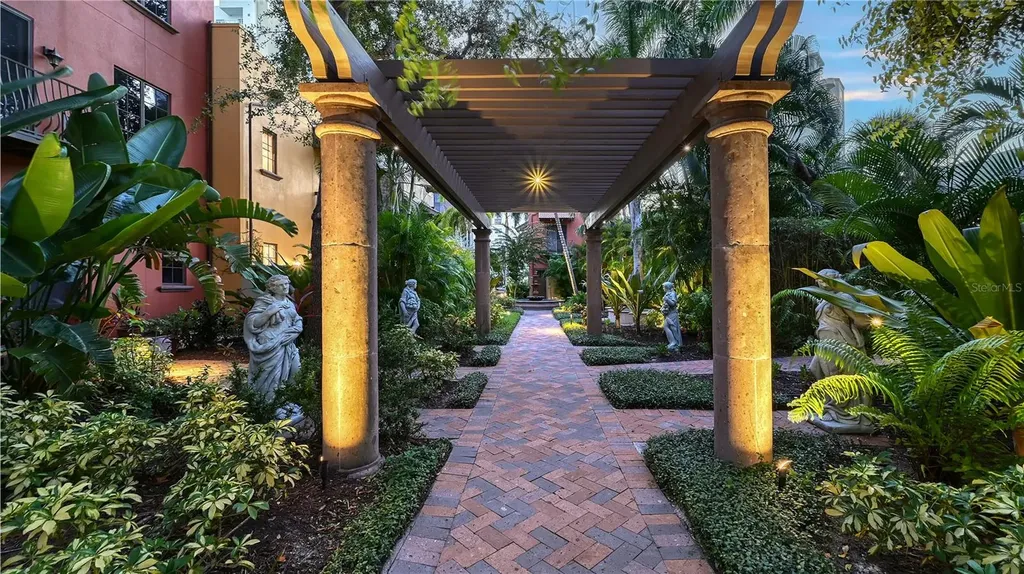 1513 Oak Street Sarasota FL 34236