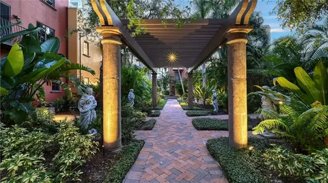 1513 Oak Street Sarasota FL 34236
