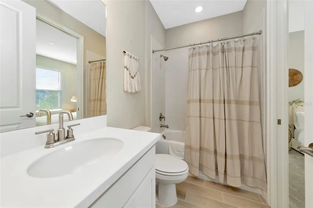 8097 Moonbeam Avenue Sarasota FL 34241