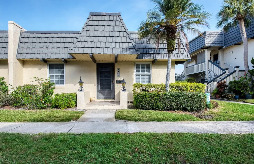 2206 Cordova Green Seminole FL 33777