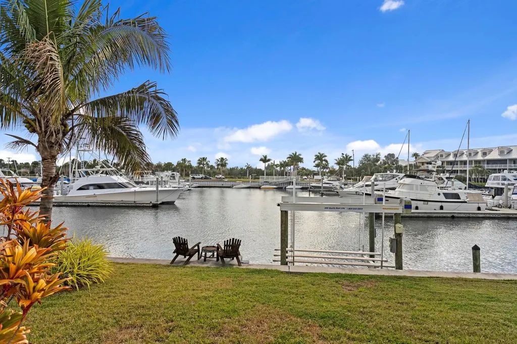 3036 Christophers Watch Lane Ruskin FL 33570