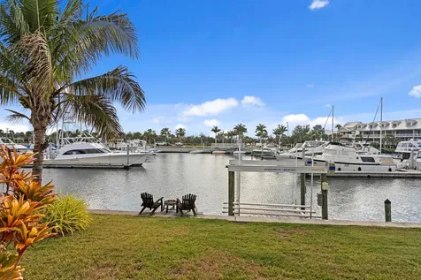 3036 Christophers Watch Lane Ruskin FL 33570