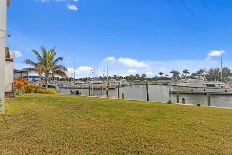 3036 Christophers Watch Lane Ruskin FL 33570
