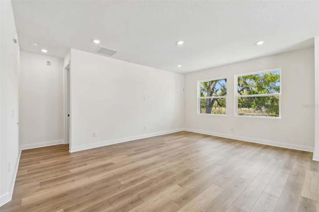 6056 Sacred Oak Avenue Mount Dora FL 32757