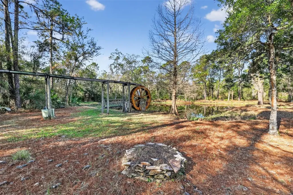 40242 Emeralda Island Road Leesburg FL 34788