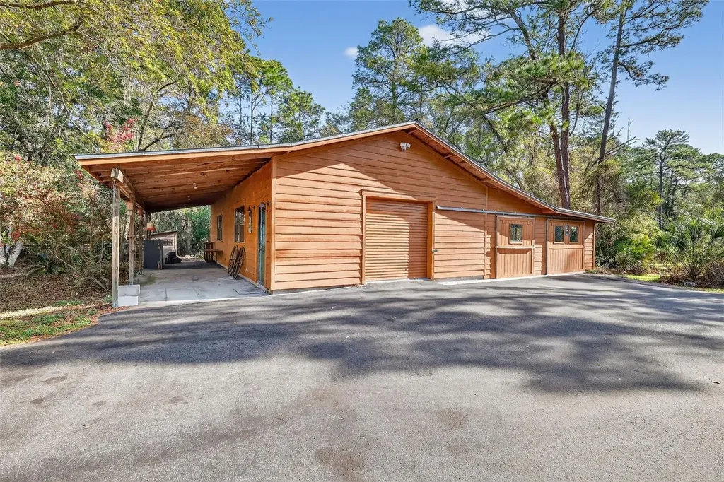 40242 Emeralda Island Road Leesburg FL 34788