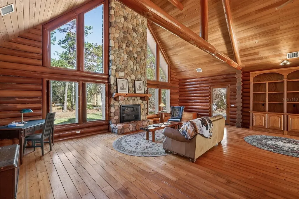 40242 Emeralda Island Road Leesburg FL 34788