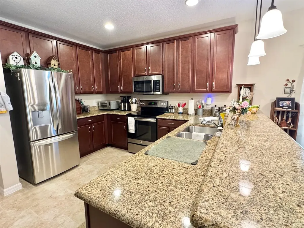 518 Cadiz Loop Davenport FL 33837