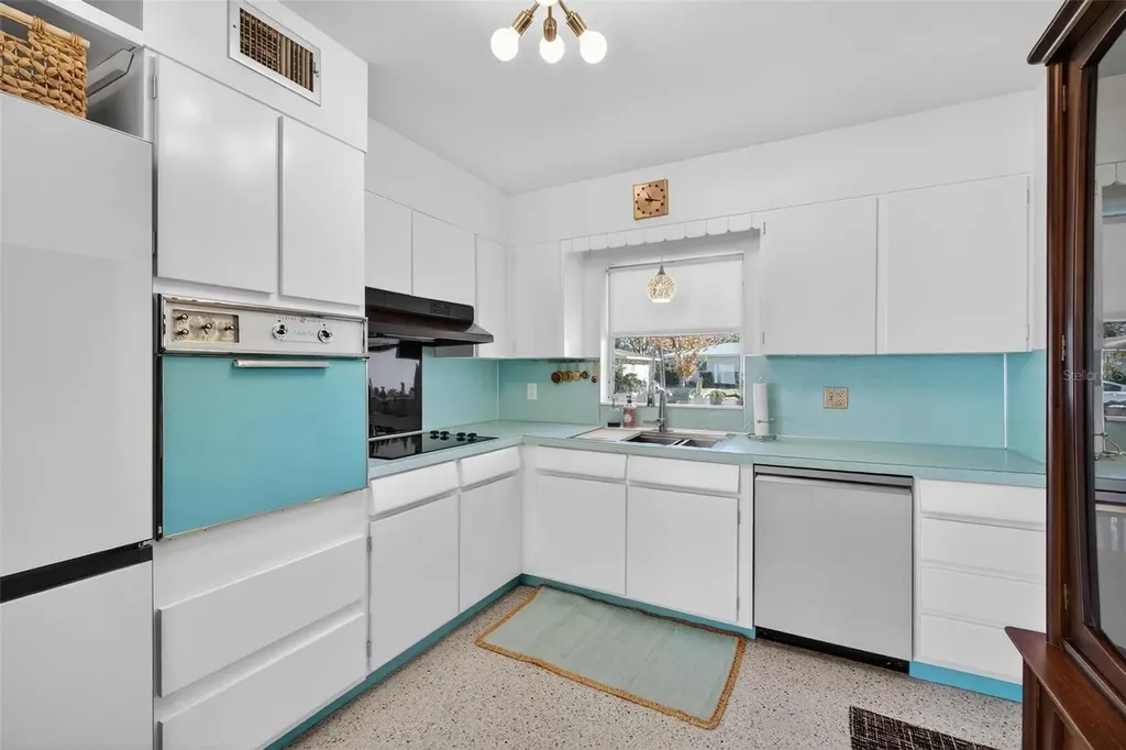 1842 59th Way N St Petersburg FL 33710