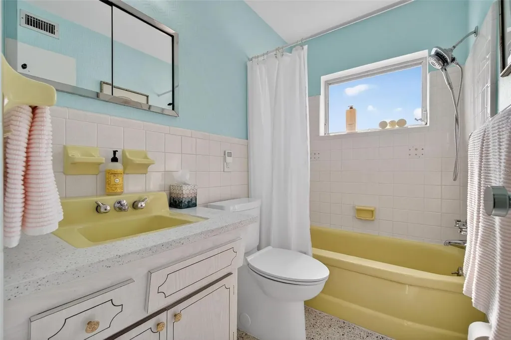 1842 59th Way N St Petersburg FL 33710