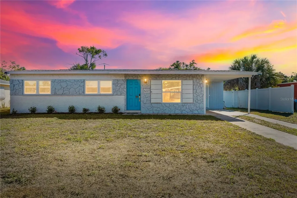 6227 Columbia Drive Bradenton FL 34207