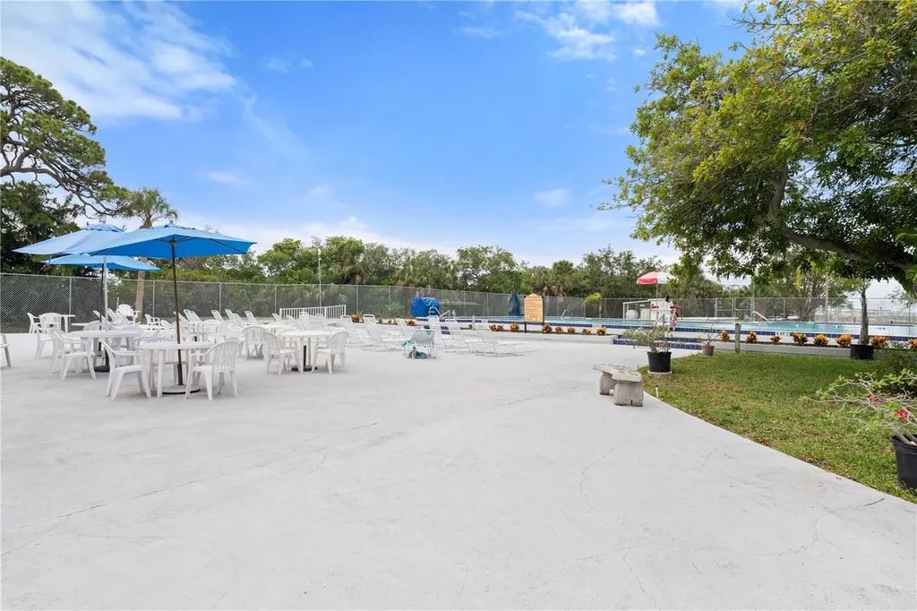 6227 Columbia Drive Bradenton FL 34207