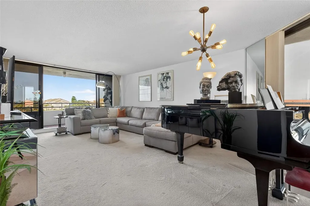 5950 Pelican Bay Plaza S Gulfport FL 33707