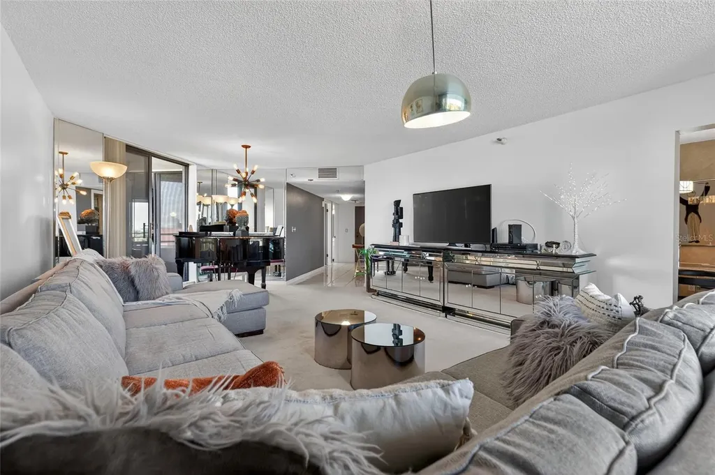 5950 Pelican Bay Plaza S Gulfport FL 33707