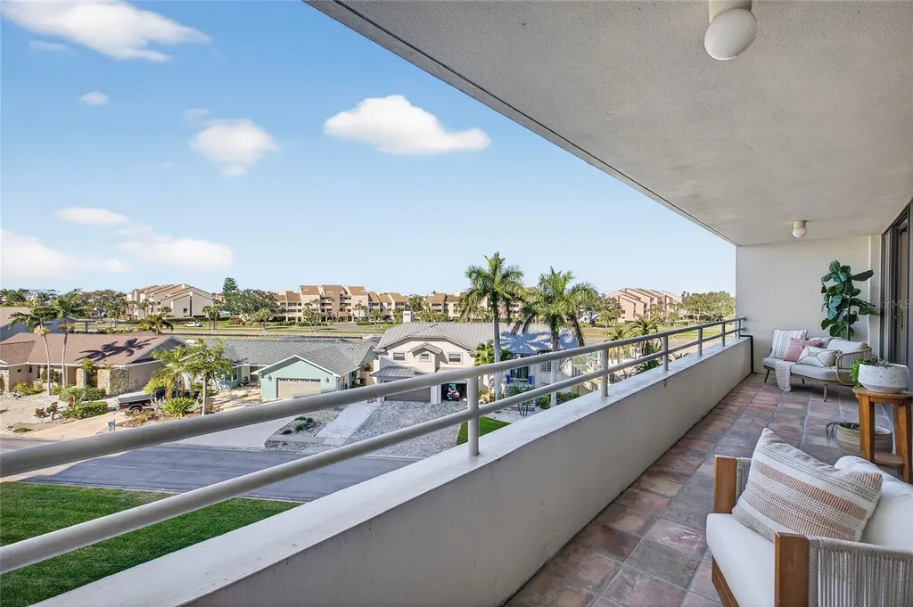 5950 Pelican Bay Plaza S Gulfport FL 33707