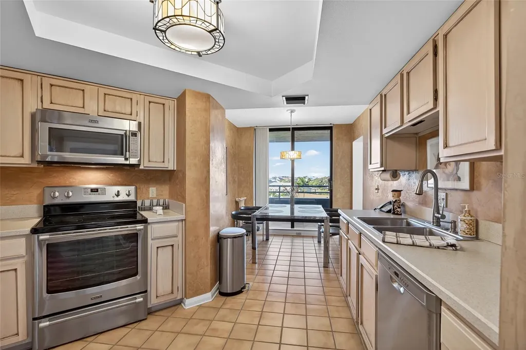 5950 Pelican Bay Plaza S Gulfport FL 33707