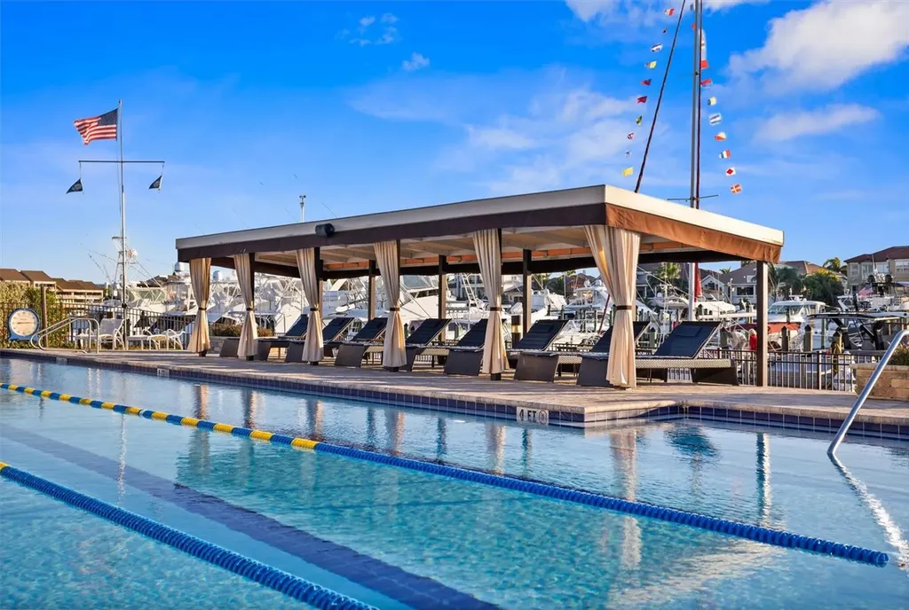 5950 Pelican Bay Plaza S Gulfport FL 33707