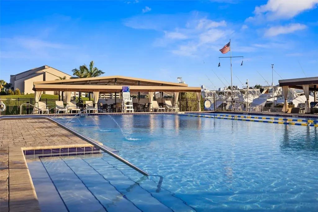 5950 Pelican Bay Plaza S Gulfport FL 33707