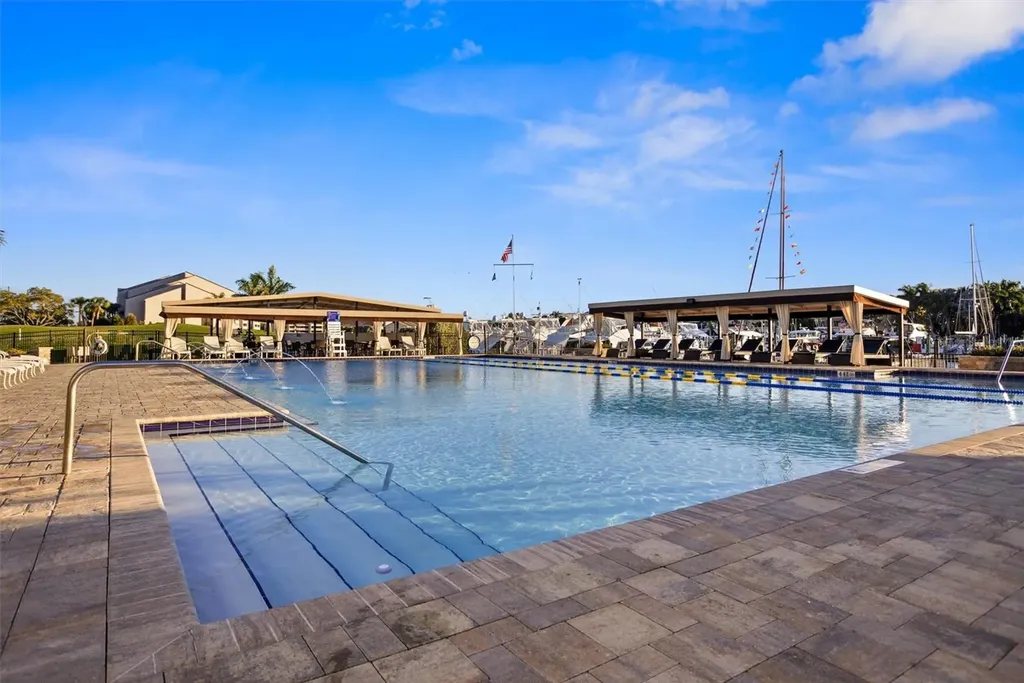 5950 Pelican Bay Plaza S Gulfport FL 33707