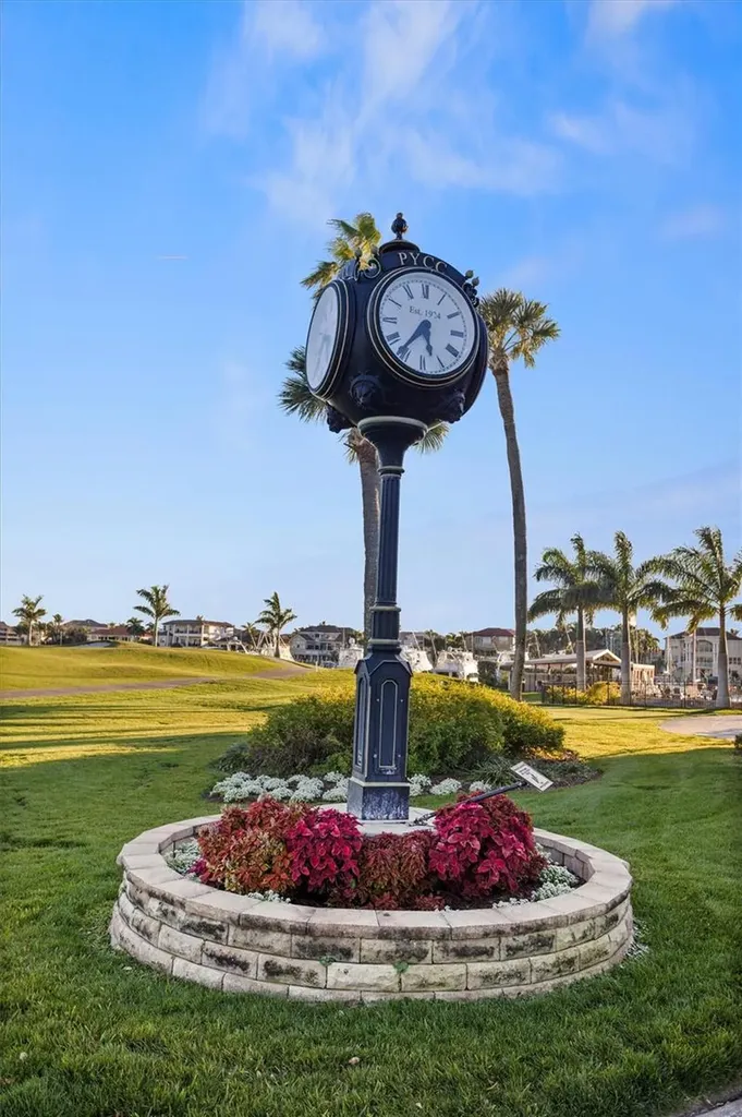 5950 Pelican Bay Plaza S Gulfport FL 33707