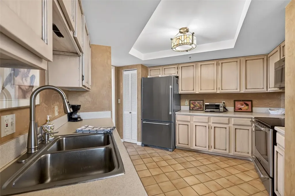 5950 Pelican Bay Plaza S Gulfport FL 33707