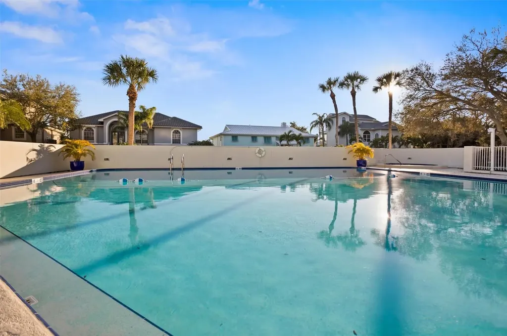 5950 Pelican Bay Plaza S Gulfport FL 33707