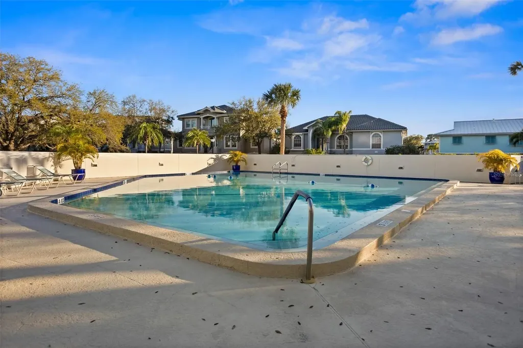 5950 Pelican Bay Plaza S Gulfport FL 33707