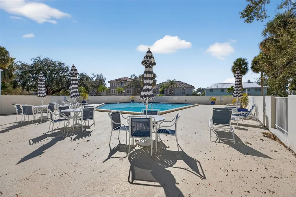 5950 Pelican Bay Plaza S Gulfport FL 33707