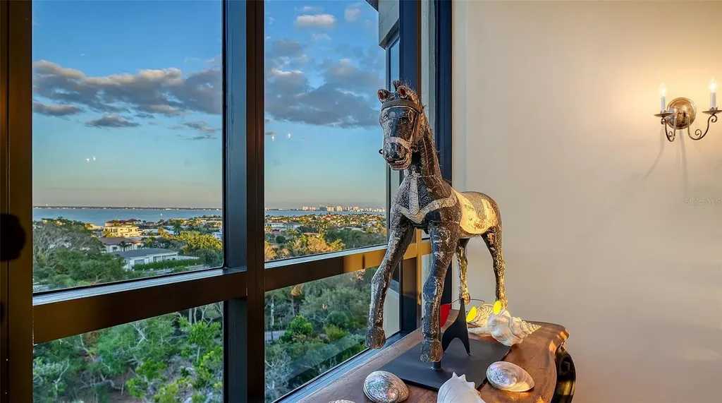 1281 Gulf Of Mexico Drive Longboat Key FL 34228