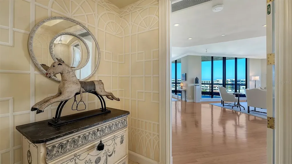 1281 Gulf Of Mexico Drive Longboat Key FL 34228