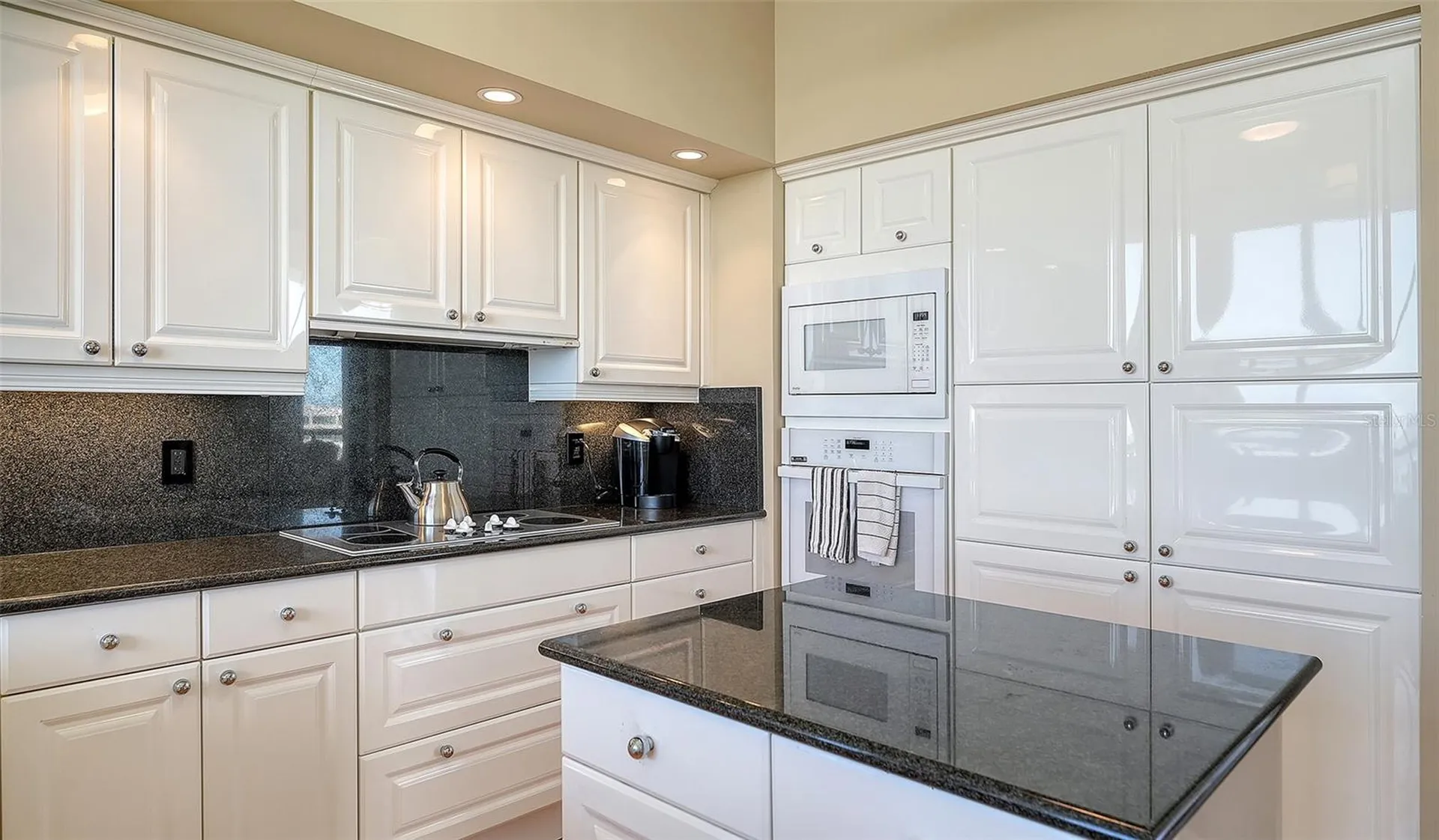 1281 Gulf Of Mexico Drive Longboat Key FL 34228