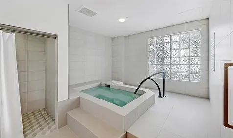 1281 Gulf Of Mexico Drive Longboat Key FL 34228