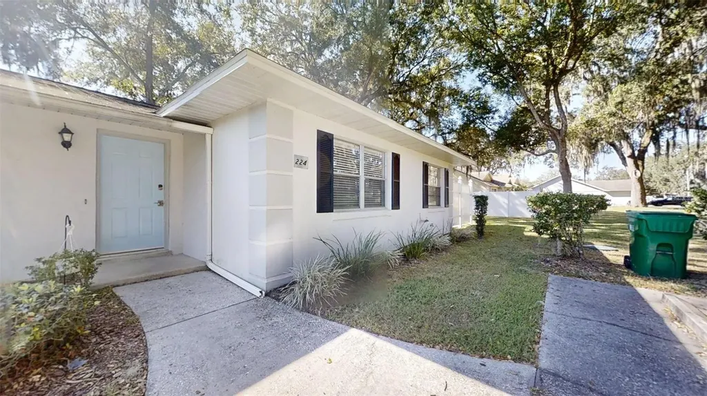 224 W Mcclendon Street Lady Lake FL 32159