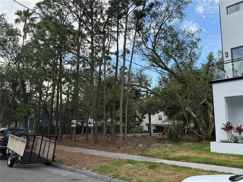 2318 W North B Street Tampa FL 33609