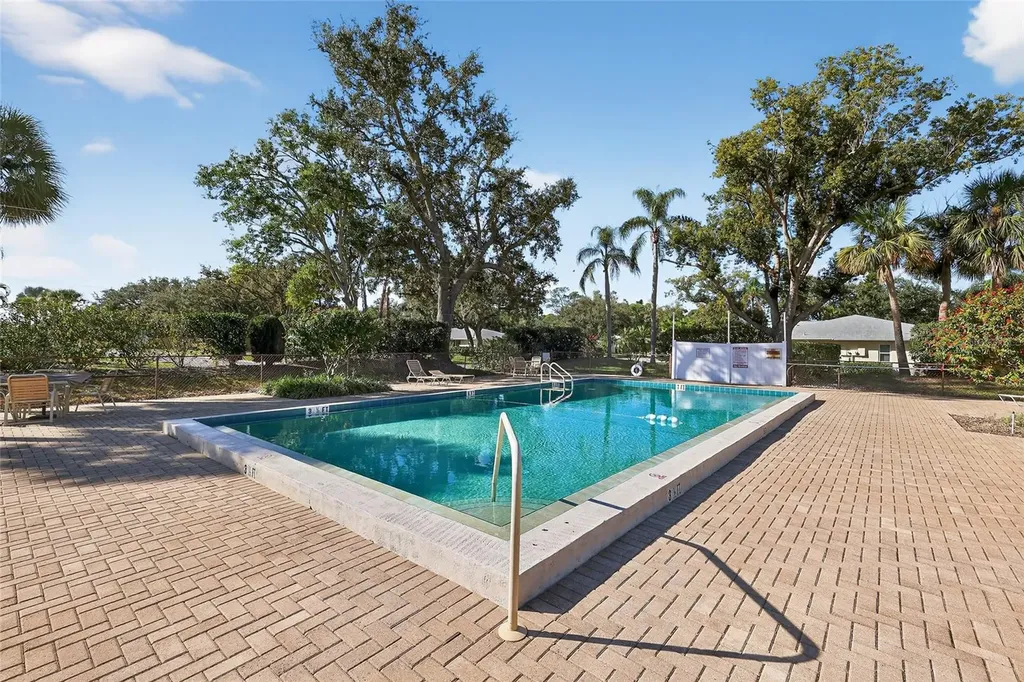 7880 Palm Aire Lane Sarasota FL 34243